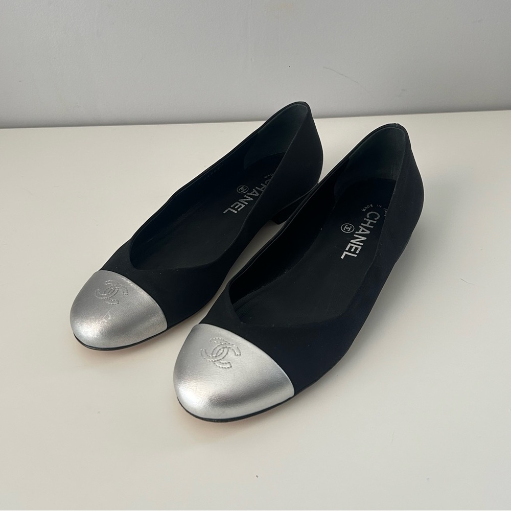 LIKE NEW Grosgrain Metallic Lambskin Cap Toe Ballerina Flats 38.5 Black Silver